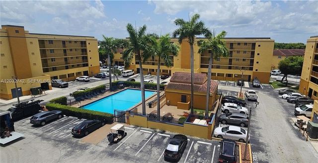 14951 SW 82nd Ln 17-405, Miami, FL 33193