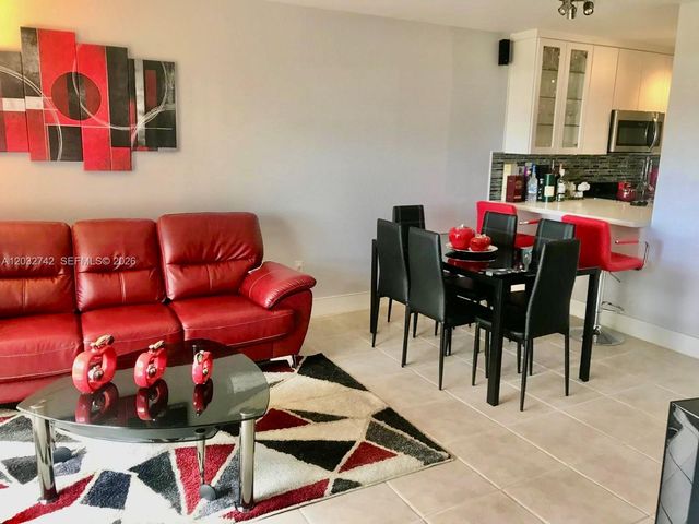 14951 SW 82nd Ln 17-405, Miami, FL 33193