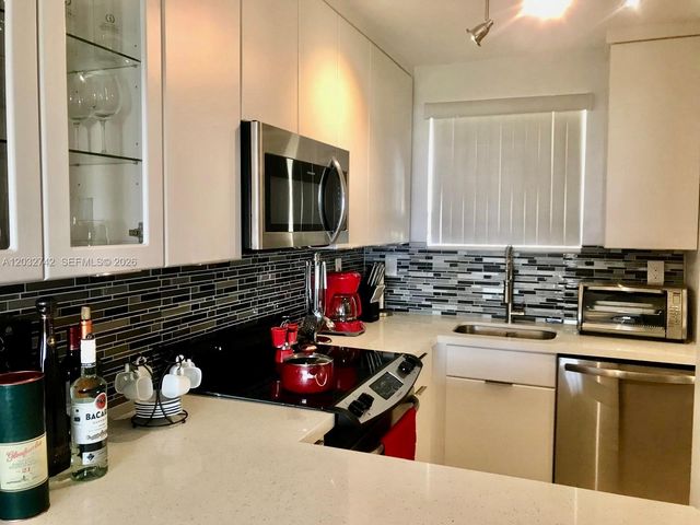 14951 SW 82nd Ln 17-405, Miami, FL 33193