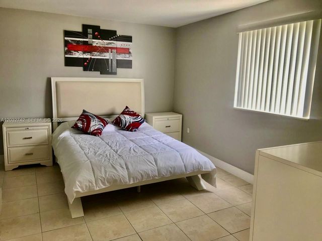 14951 SW 82nd Ln 17-405, Miami, FL 33193