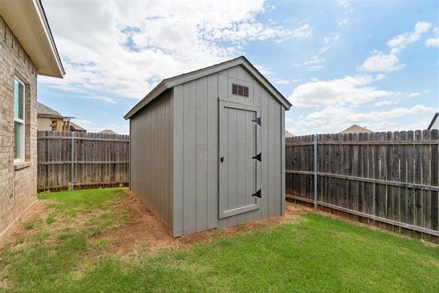 10005 Glover River Drive, Yukon, OK 73099