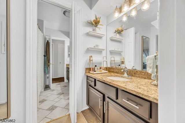 33 Foxwood Court, Bedminster Twp., NJ 07921