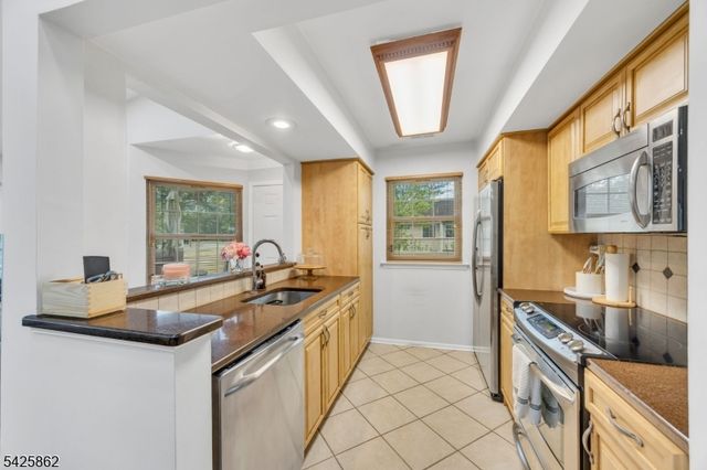 33 Foxwood Court, Bedminster Twp., NJ 07921