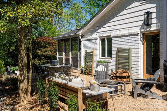 15 Red Oak Road, Asheville, NC 28804