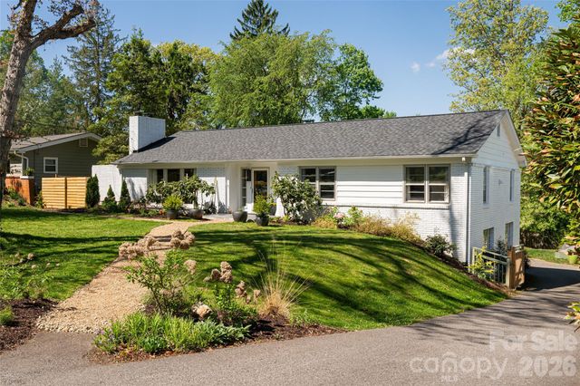 15 Red Oak Road, Asheville, NC 28804