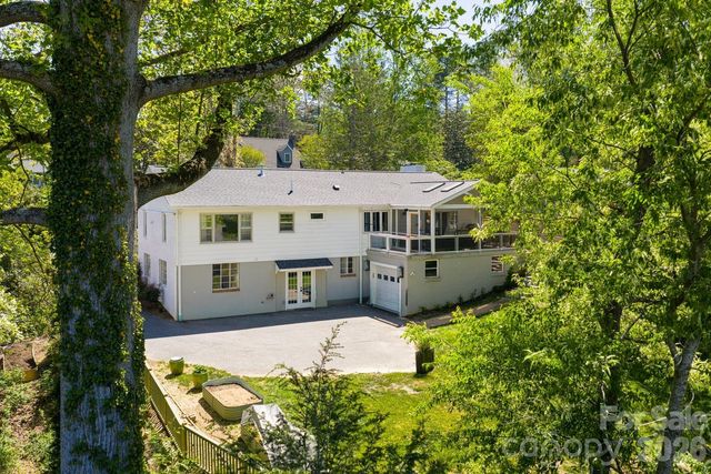 15 Red Oak Road, Asheville, NC 28804