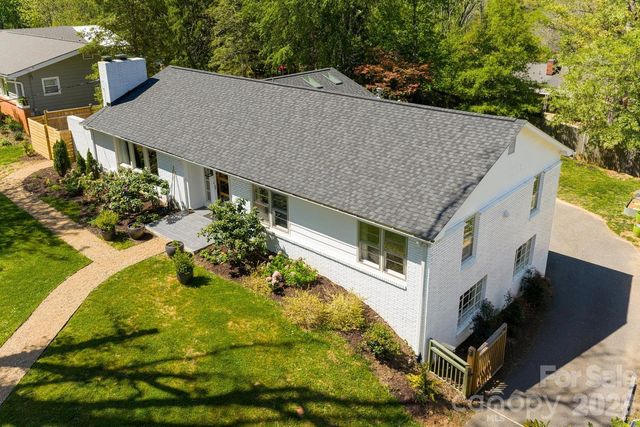 15 Red Oak Road, Asheville, NC 28804