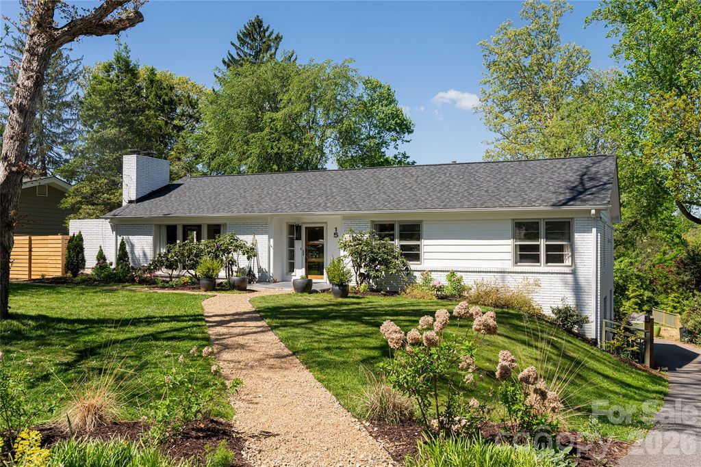 15 Red Oak Road, Asheville, NC 28804