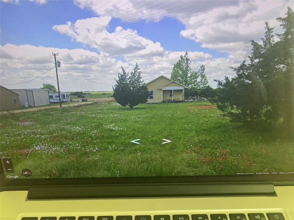 20310 Burr Oak DR, Coupland, TX 78615