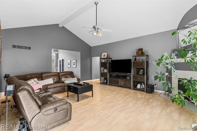 52655 Chestnut Grove Lane, Utica, MI 48316