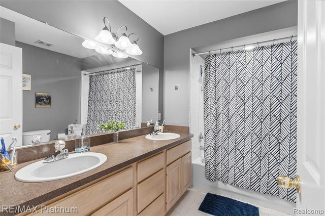 52655 Chestnut Grove Lane, Utica, MI 48316