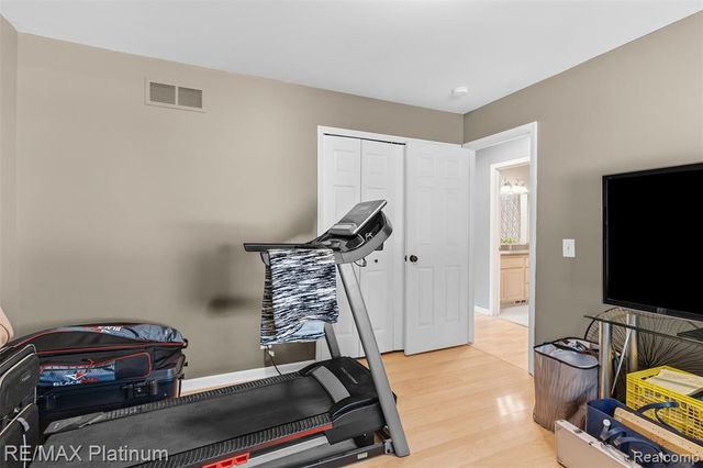 52655 Chestnut Grove Lane, Utica, MI 48316