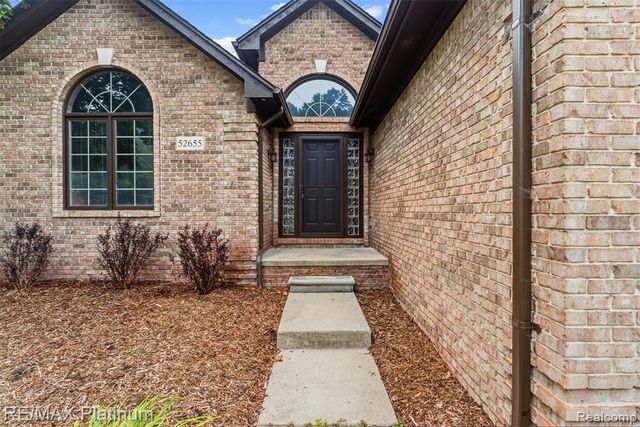 52655 Chestnut Grove Lane, Utica, MI 48316