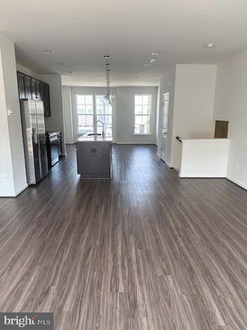 8177 AGNES LN, Manassas, VA 20110