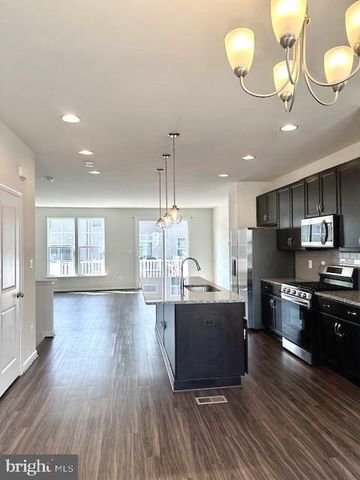 8177 AGNES LN, Manassas, VA 20110