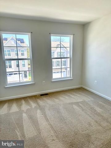 8177 AGNES LN, Manassas, VA 20110