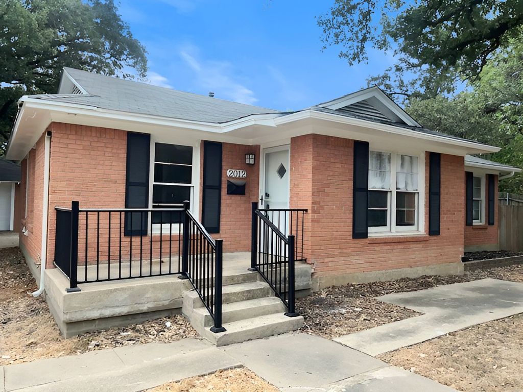 2012 Watauga Court W, Fort Worth, TX 76111 — photo 2