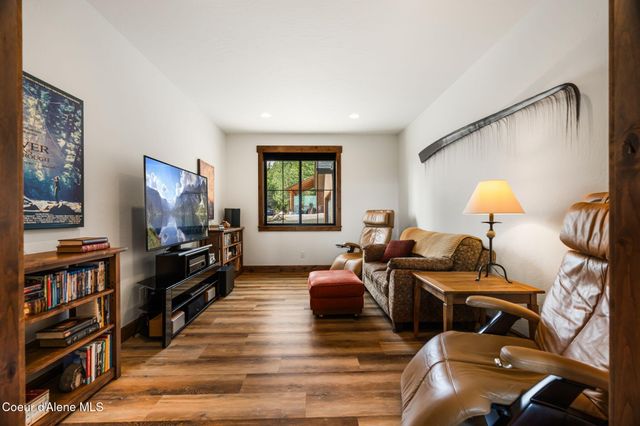 1569 Gooby Rd, Sandpoint, ID 83864