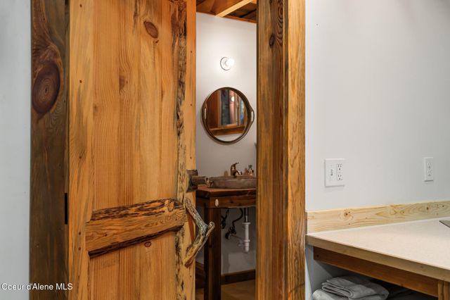 1569 Gooby Rd, Sandpoint, ID 83864