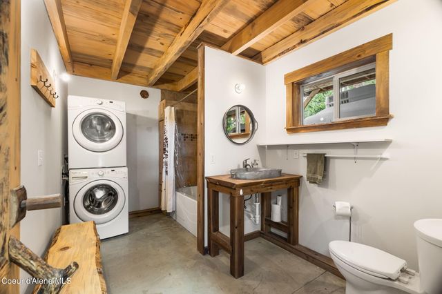 1569 Gooby Rd, Sandpoint, ID 83864