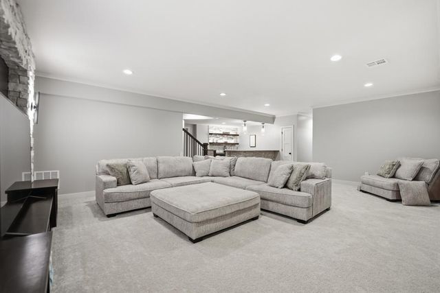 15291 W 172nd Place, Olathe, KS 66062