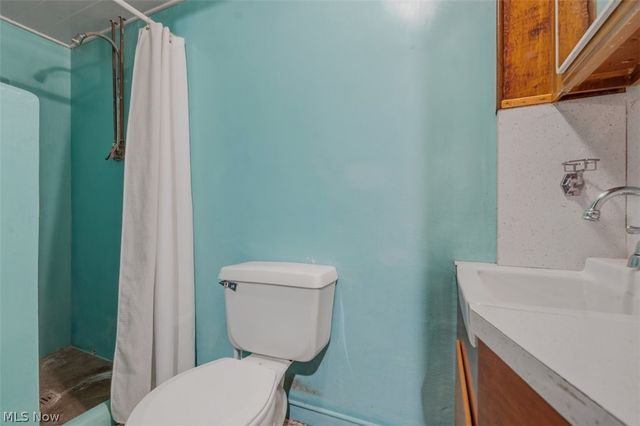 1366 Harris Highway, Parkersburg, WV 26101