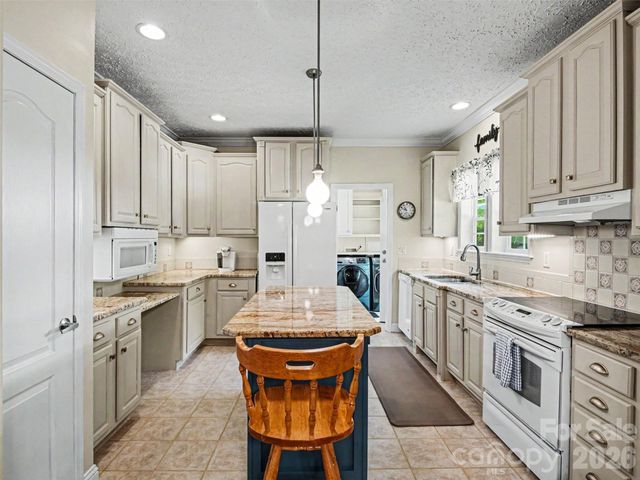 915 Ostwalt Amity Road, Statesville, NC 28677