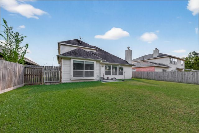 19207 Pinewood Mist Lane, Humble, TX 77346