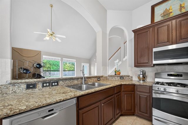 19207 Pinewood Mist Lane, Humble, TX 77346