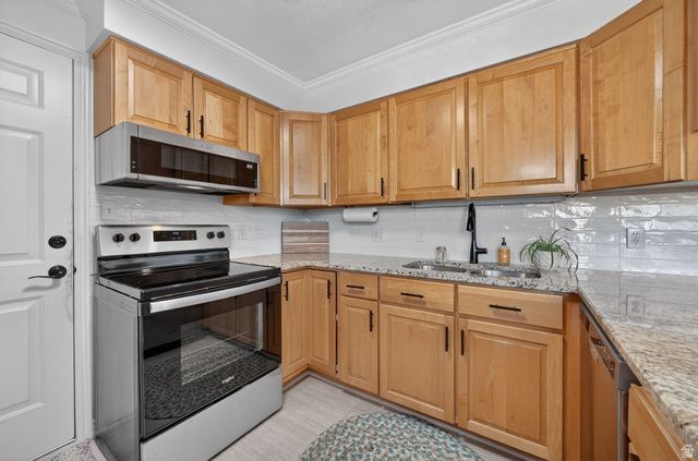 791 E CASA BLANCA CIR, Midvale, UT 84047