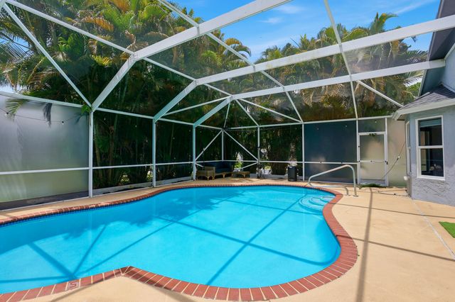 360 Hammocks Trail, Greenacres, FL 33413