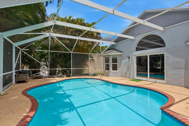 360 Hammocks Trail, Greenacres, FL 33413