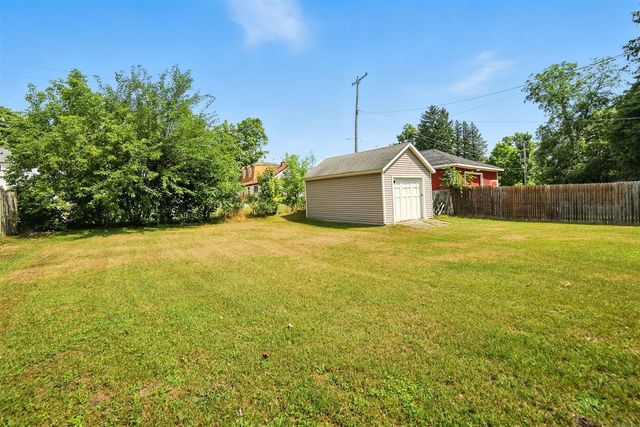 332 W Upton Avenue, Reed City, MI 49677