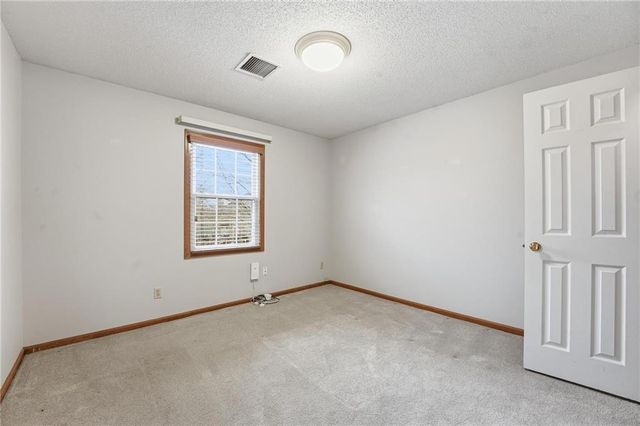 3825 NW 75th Street, Kansas City, MO 64151