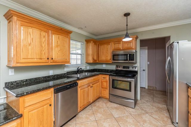 970 Charleston Circle, Bridge City, TX 77611