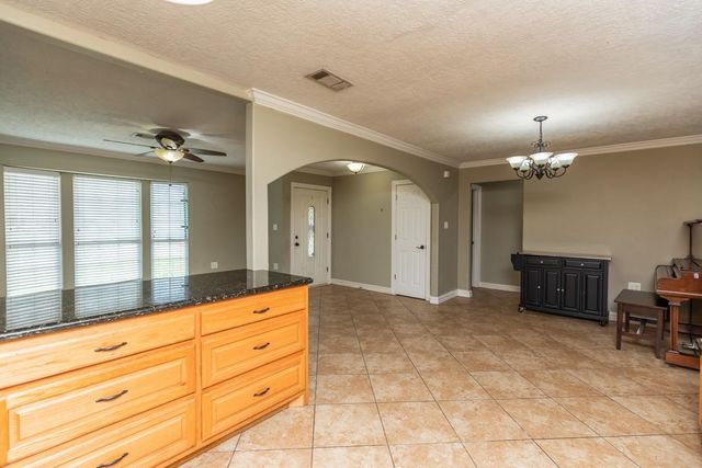 970 Charleston Circle, Bridge City, TX 77611