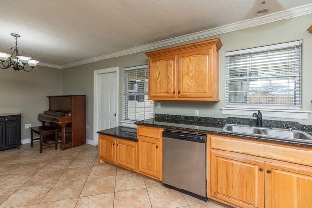 970 Charleston Circle, Bridge City, TX 77611