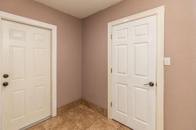 970 Charleston Circle, Bridge City, TX 77611