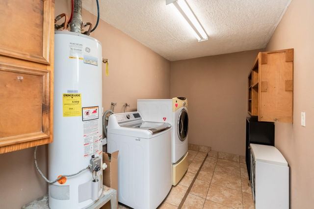 970 Charleston Circle, Bridge City, TX 77611