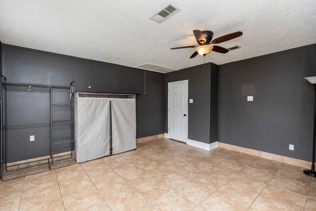 970 Charleston Circle, Bridge City, TX 77611