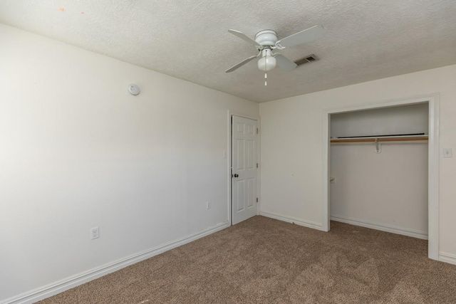 970 Charleston Circle, Bridge City, TX 77611