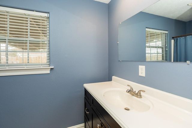 970 Charleston Circle, Bridge City, TX 77611