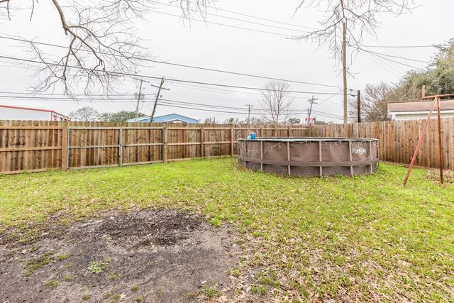 970 Charleston Circle, Bridge City, TX 77611