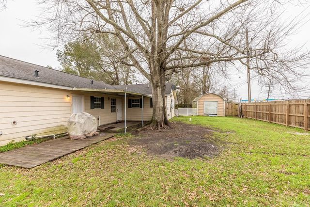 970 Charleston Circle, Bridge City, TX 77611