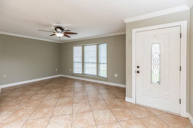 970 Charleston Circle, Bridge City, TX 77611