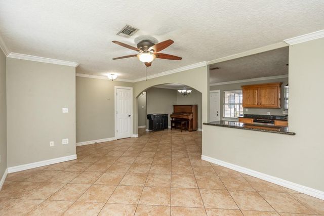 970 Charleston Circle, Bridge City, TX 77611