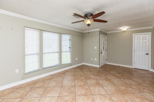 970 Charleston Circle, Bridge City, TX 77611