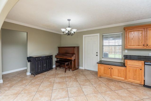 970 Charleston Circle, Bridge City, TX 77611