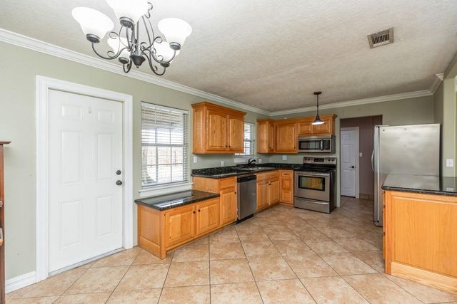 970 Charleston Circle, Bridge City, TX 77611