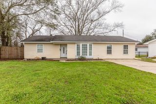970 Charleston Circle, Bridge City, TX 77611